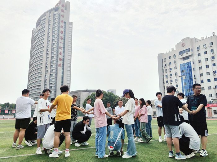 University Orientation Hand‑Holding Circles at Anhui Medical University