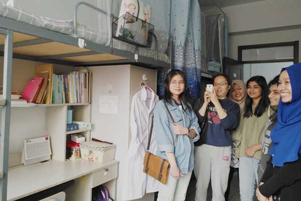 Dormitory Tour at Capital Medical University