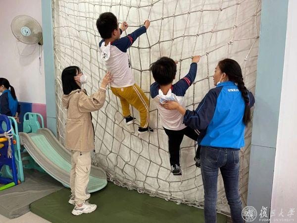 Students and campus life at Fudan University