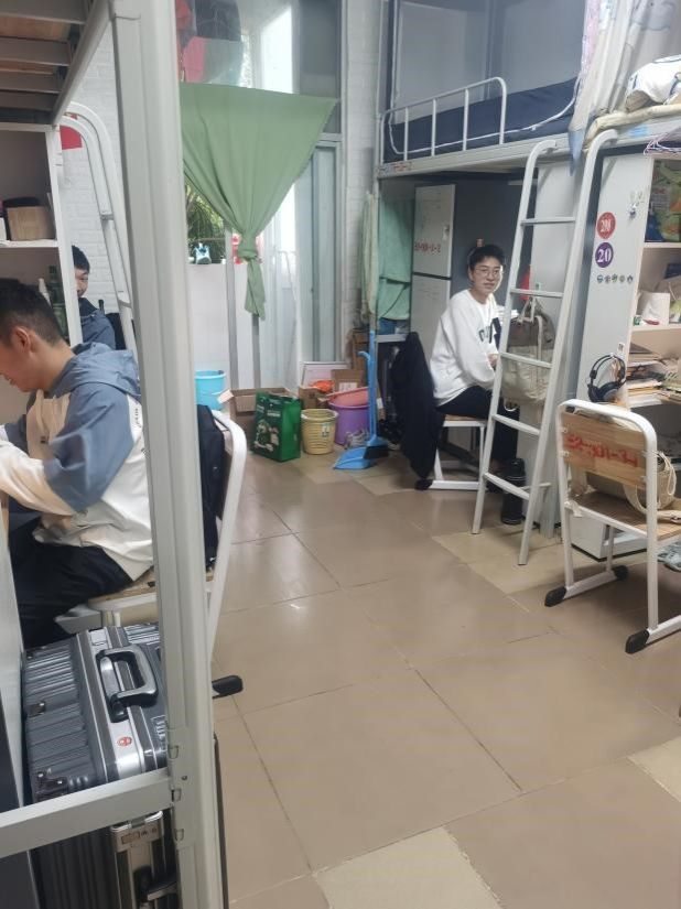 Dormitory Study Session at Hainan Medical University