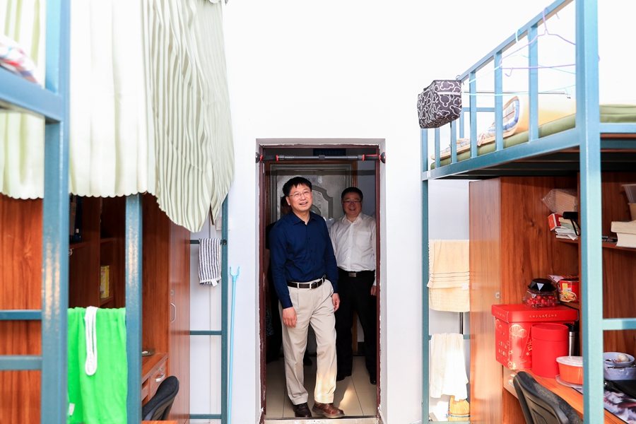 Campus Facility and Dormitory Inspection by President Zhang Xi at Jilin University