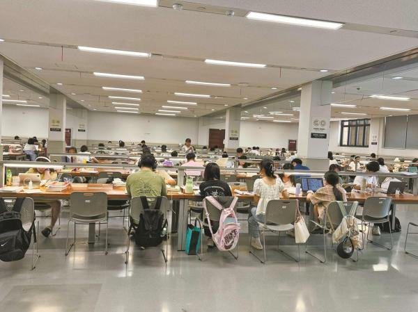 Summer Study Session at Ningbo University Library