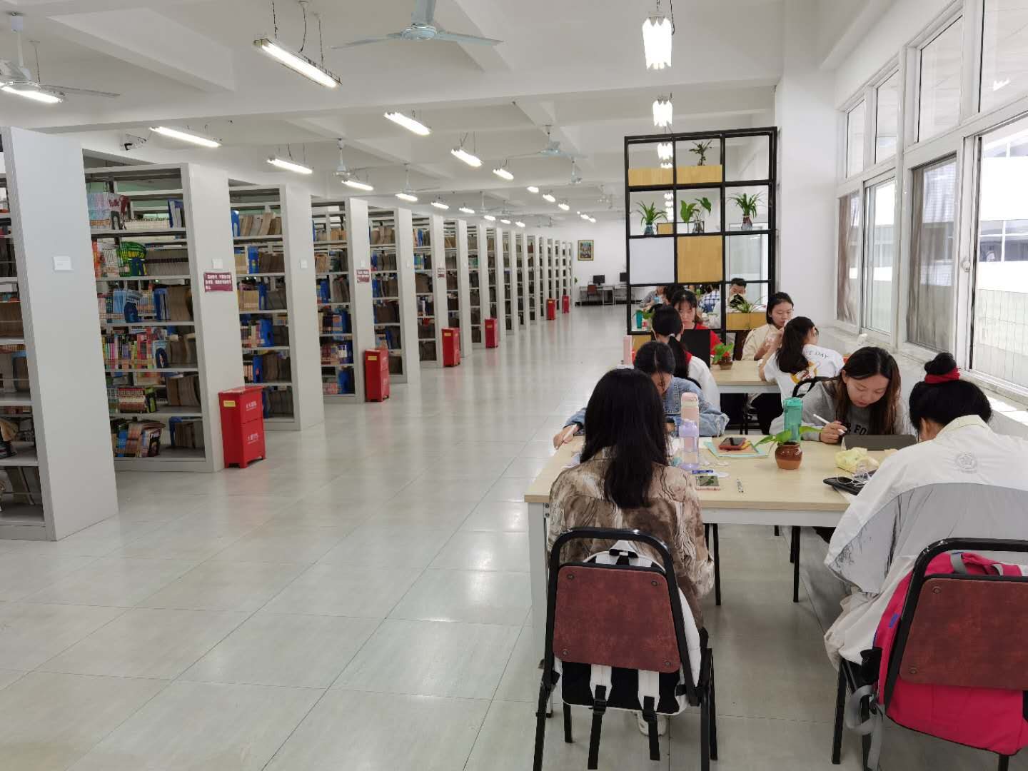 Library Reading Room Study Session at Panzhihua University