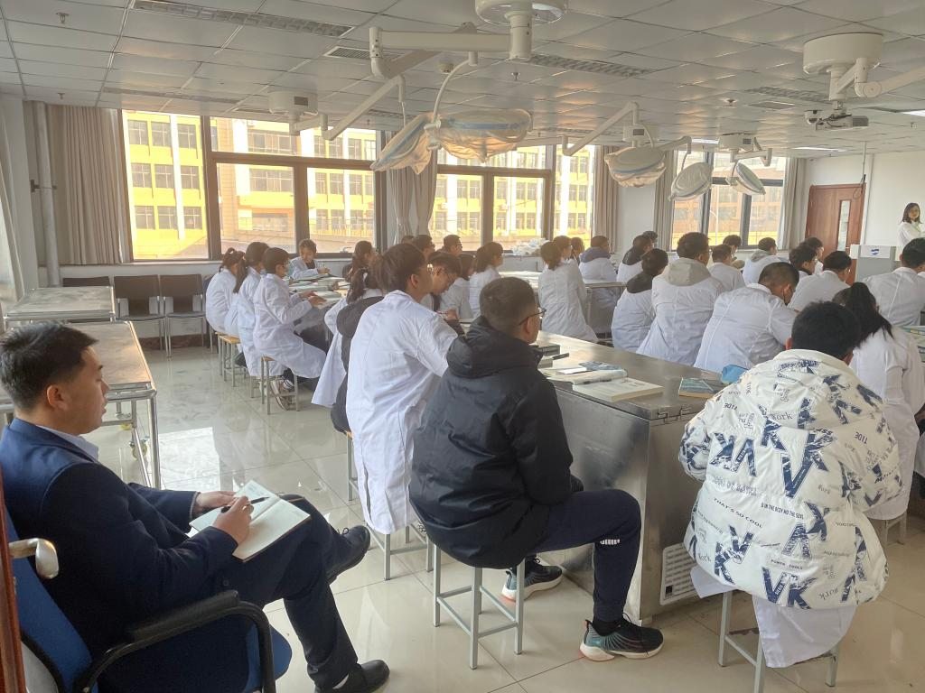 Classroom Observation by Medical College Leaders at Qingdao University