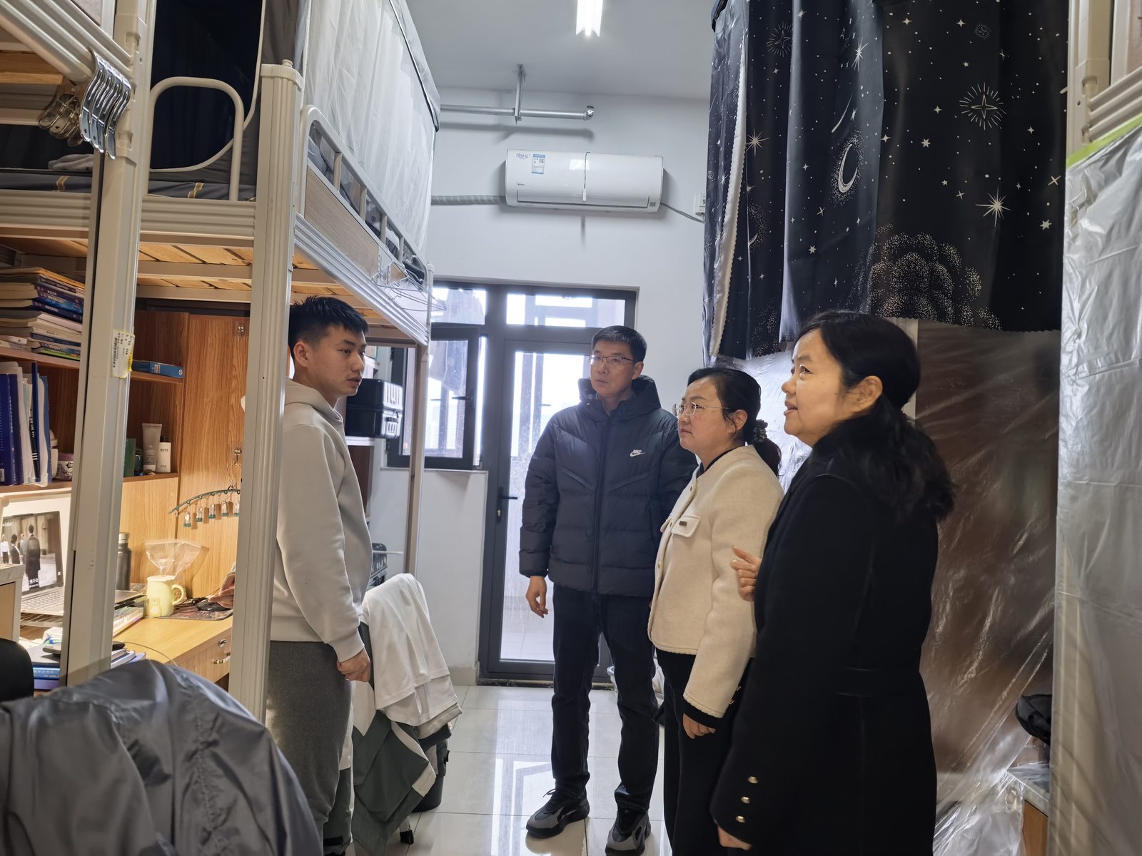 Dormitory Visit by University Leadership at Shandong First Medical University