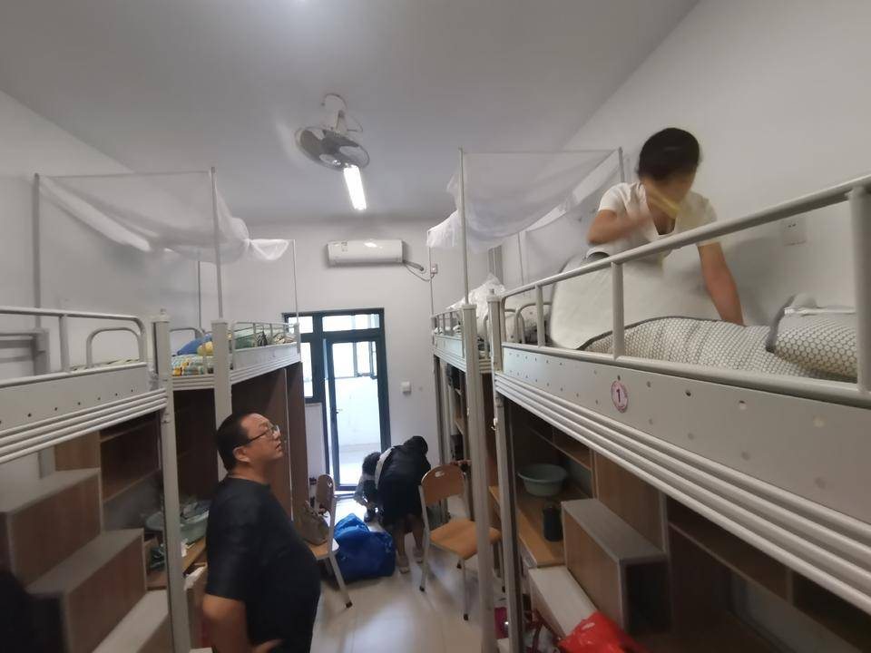 Dormitory Move-In at Shandong First Medical University