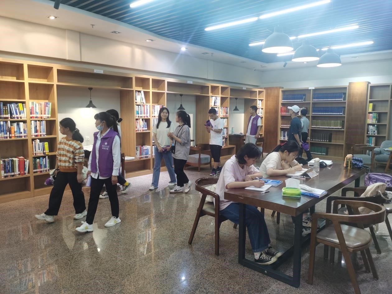 Campus Library Experience Day at Southwest Medical University