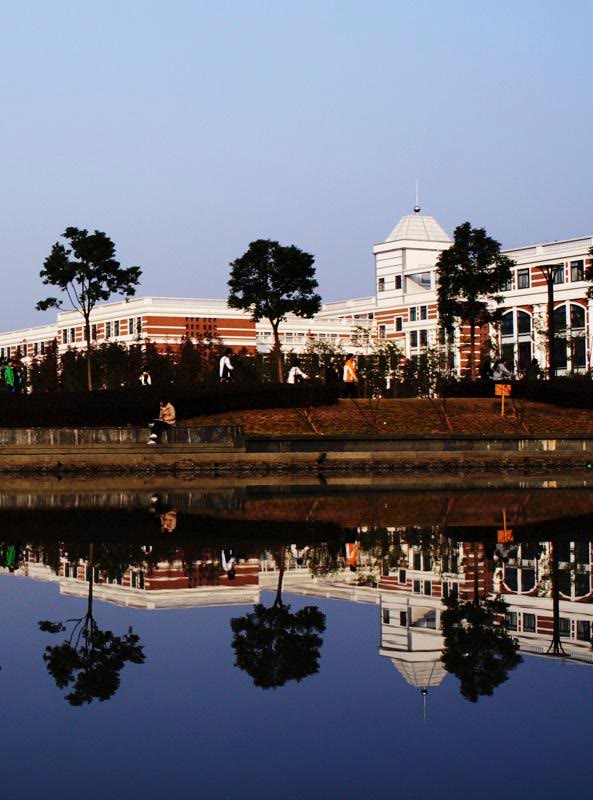Wenzhou Medical University library reflected in the campus lake
